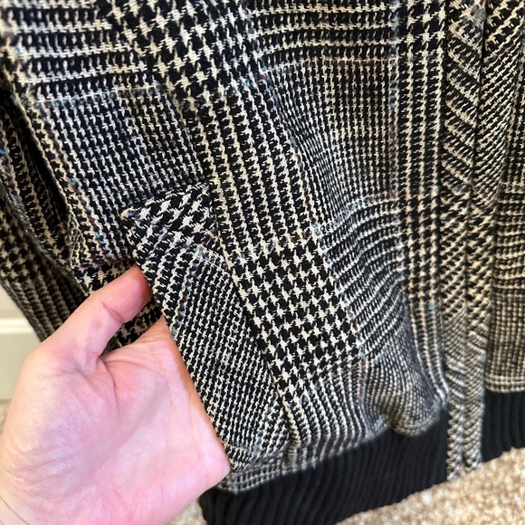 Zara basic plaid jacket.  Size L. - Picture 4 of 5
